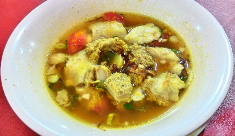 Soto Babat where a cow's or goat's tripe is served in yellow spicy coconut milk soup with vermicelli, potato, and vegetables, usually eaten with rice. Photo: Gunawan Kartapranata