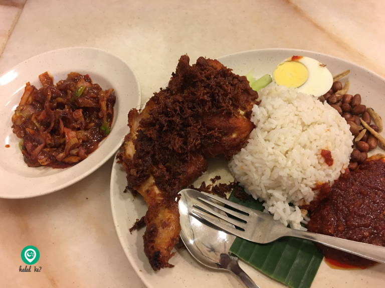 There is always a snaking queue outside of Village Park Restaurant where patrons enjoy their Nasi Lemak on weekend mornings.