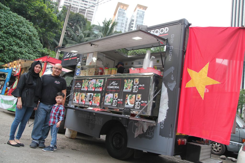 My Goi Cuon food truck family in TAPAK: Madam Fatimah Tien, Zaiikzwan Zainal Abidin and young Muhammad Zarif Danial serves awesome Halal Vietnamese food in KL